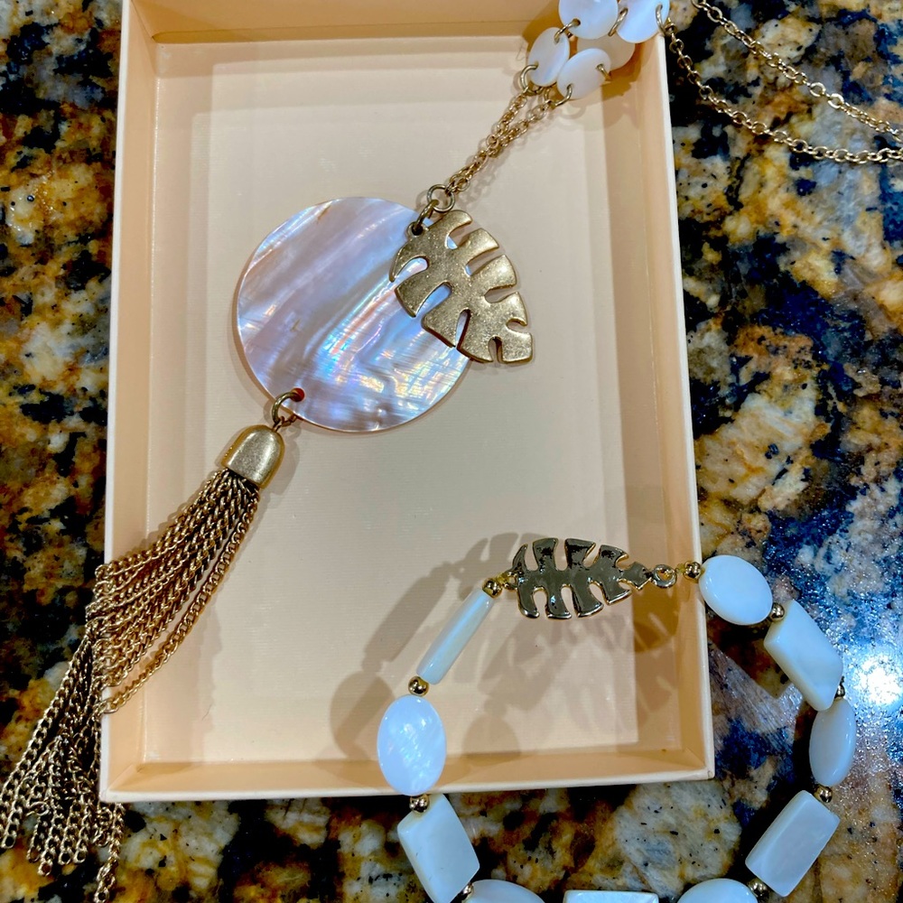 🌴Mother of Pearl necklace & matching bracelet with palm accent 🦪